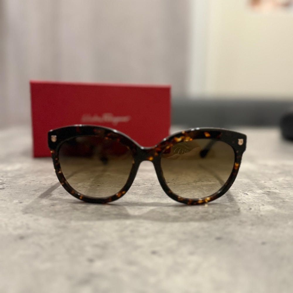 ✨ Salvatore Ferragamo Sunglasses – SFG418 Tortoise/Brown Gradient ✨ NEW! Cat Eye - Picture 10 of 16